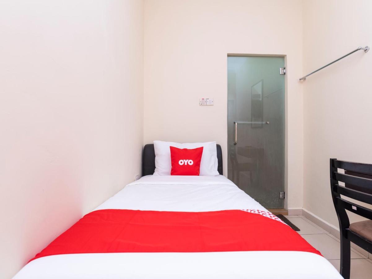 Oyo 89536 Hazris Hotel Batu Pahat Εξωτερικό φωτογραφία