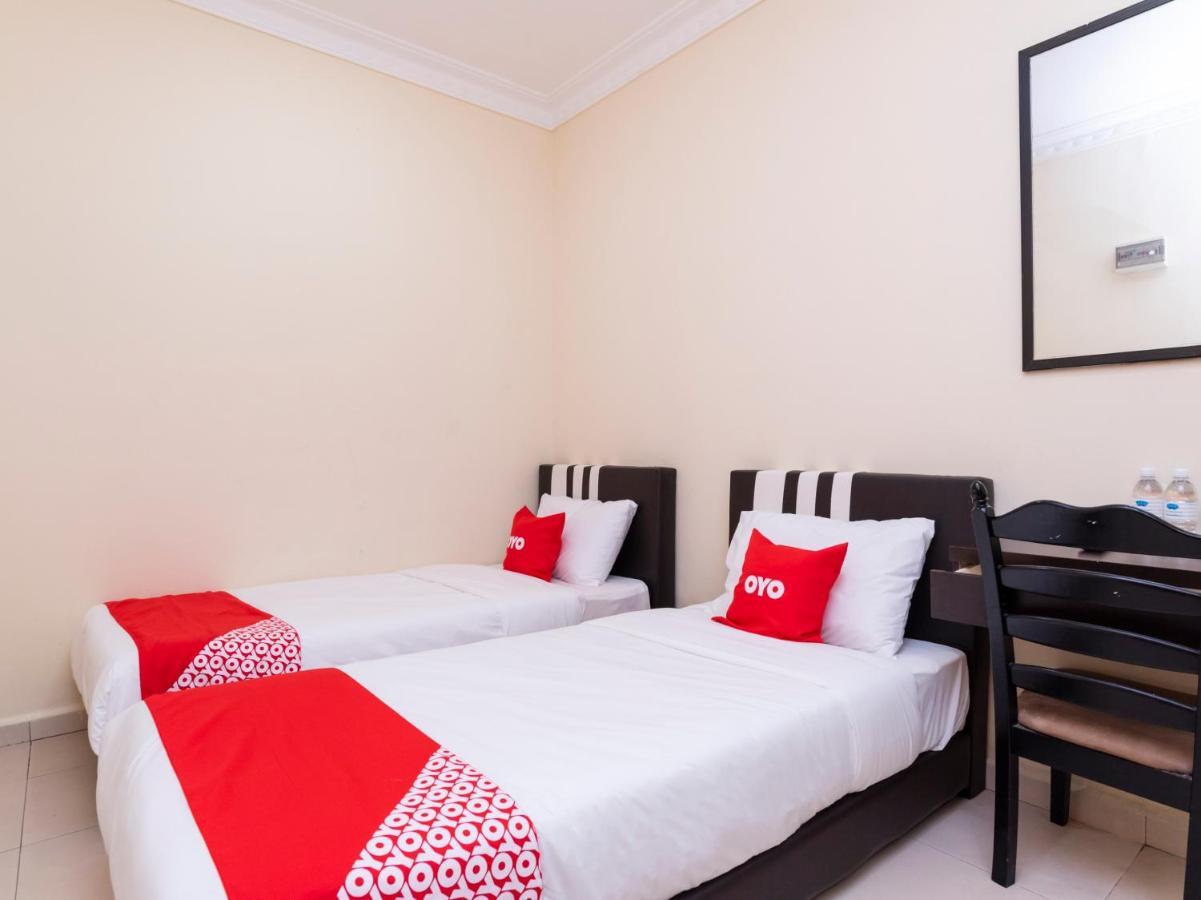 Oyo 89536 Hazris Hotel Batu Pahat Εξωτερικό φωτογραφία