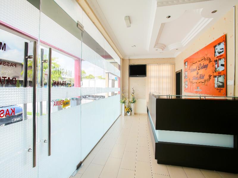 Oyo 89536 Hazris Hotel Batu Pahat Εξωτερικό φωτογραφία