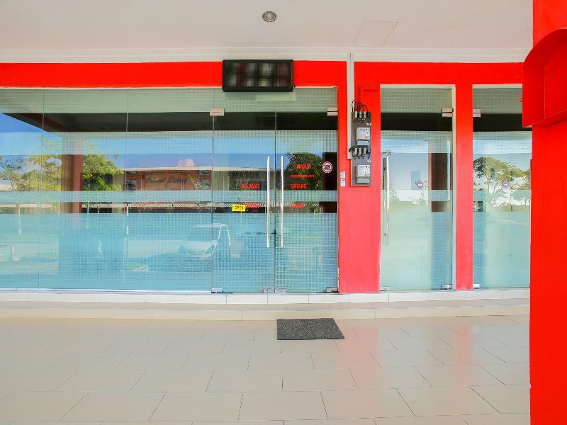 Oyo 89536 Hazris Hotel Batu Pahat Εξωτερικό φωτογραφία