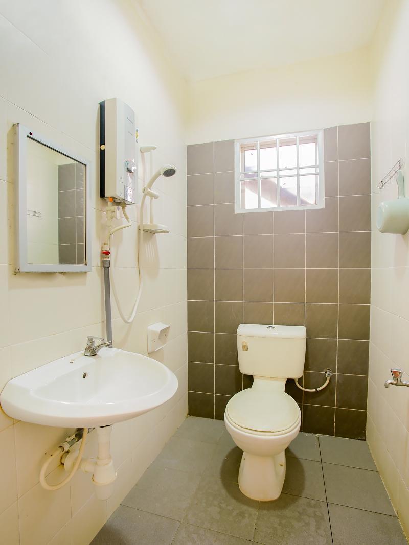 Oyo 89536 Hazris Hotel Batu Pahat Εξωτερικό φωτογραφία